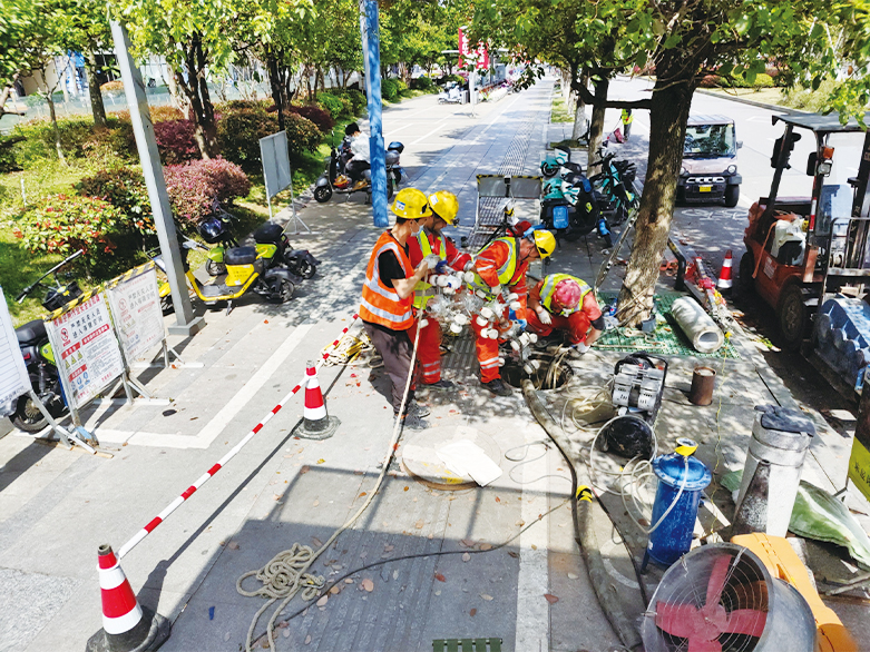  多伦UV-CIPP紫外光固化修复